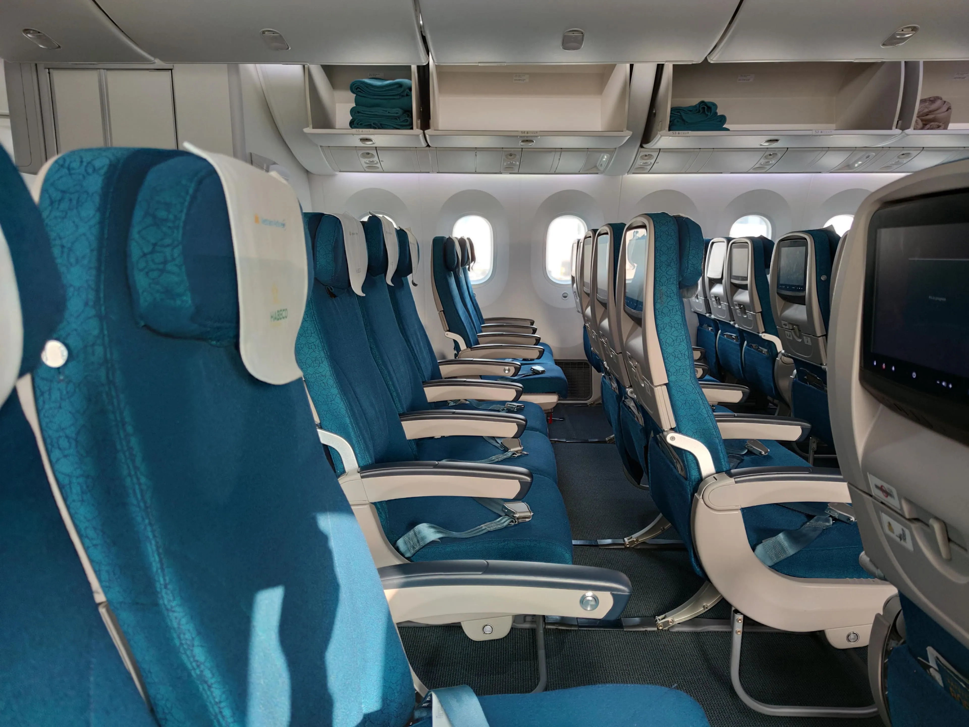Will I Fit in an Airplane Seat? Here Are the Real Numbers.